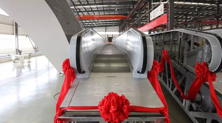 “熱火朝天迎下線，風(fēng)雨無阻忙發(fā)運(yùn)”—西尼機(jī)電 · 斯圖加特重載自動人行道下線、發(fā)運(yùn)儀式隆重舉行！