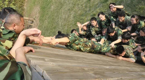 精誠合作釋文化 乘風(fēng)破浪展風(fēng)采-“雛鷹計(jì)劃”之野蘆灣拓展培訓(xùn)